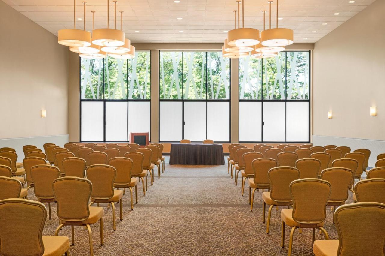 Holiday Inn Boston - Cambridge Area By Ihg Somerville Dış mekan fotoğraf